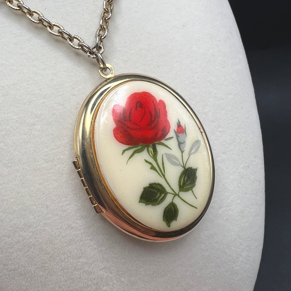 Vintage Locket Necklace Red Rose Gold Tone Oval Floral Pendant Cottagecore - Picture 2 of 13